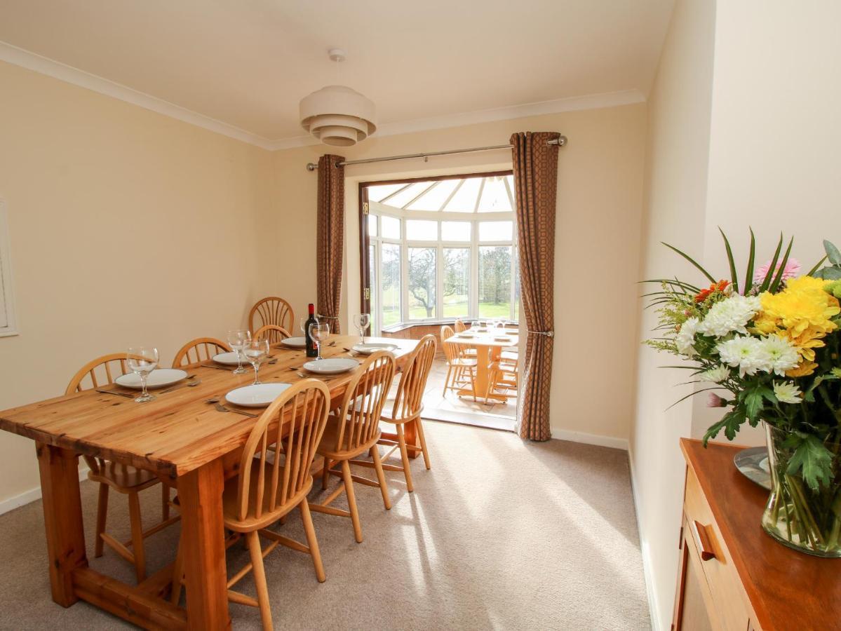 Bicton Lea Villa Acton  Eksteriør billede